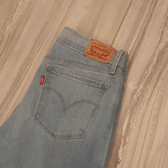 Levis - Picture 8 of 10